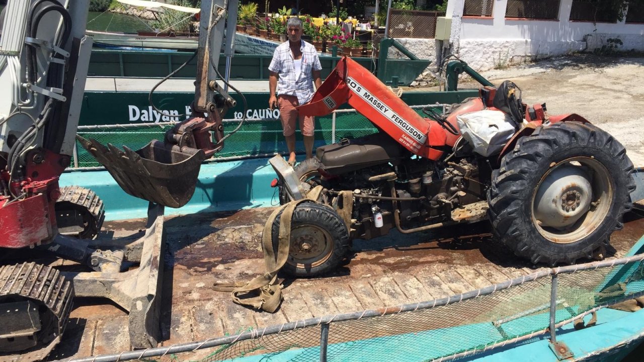 Traktör Gölete Devrildi