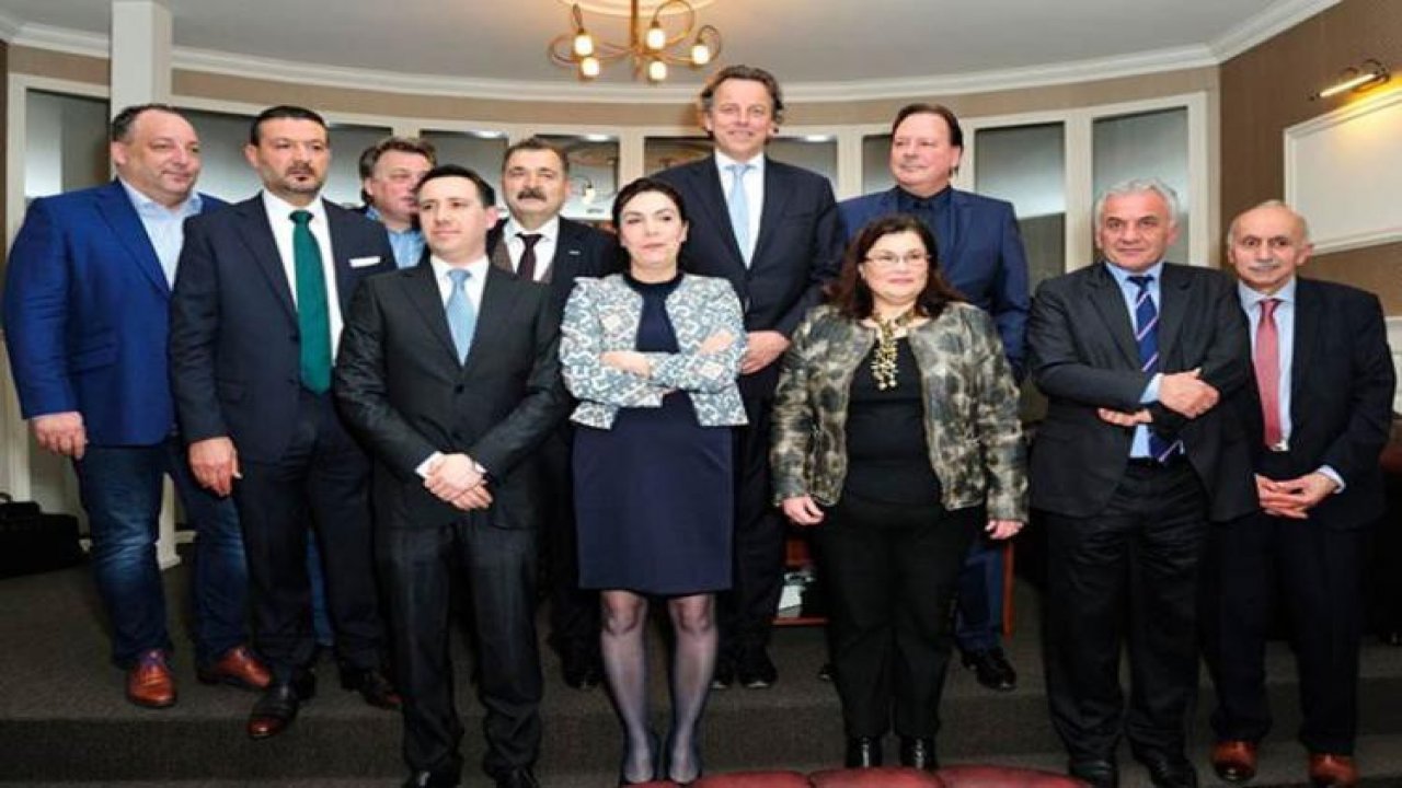 İşadamı Torunoğlulları Hollanda'da bürokrasinin önünü açtı