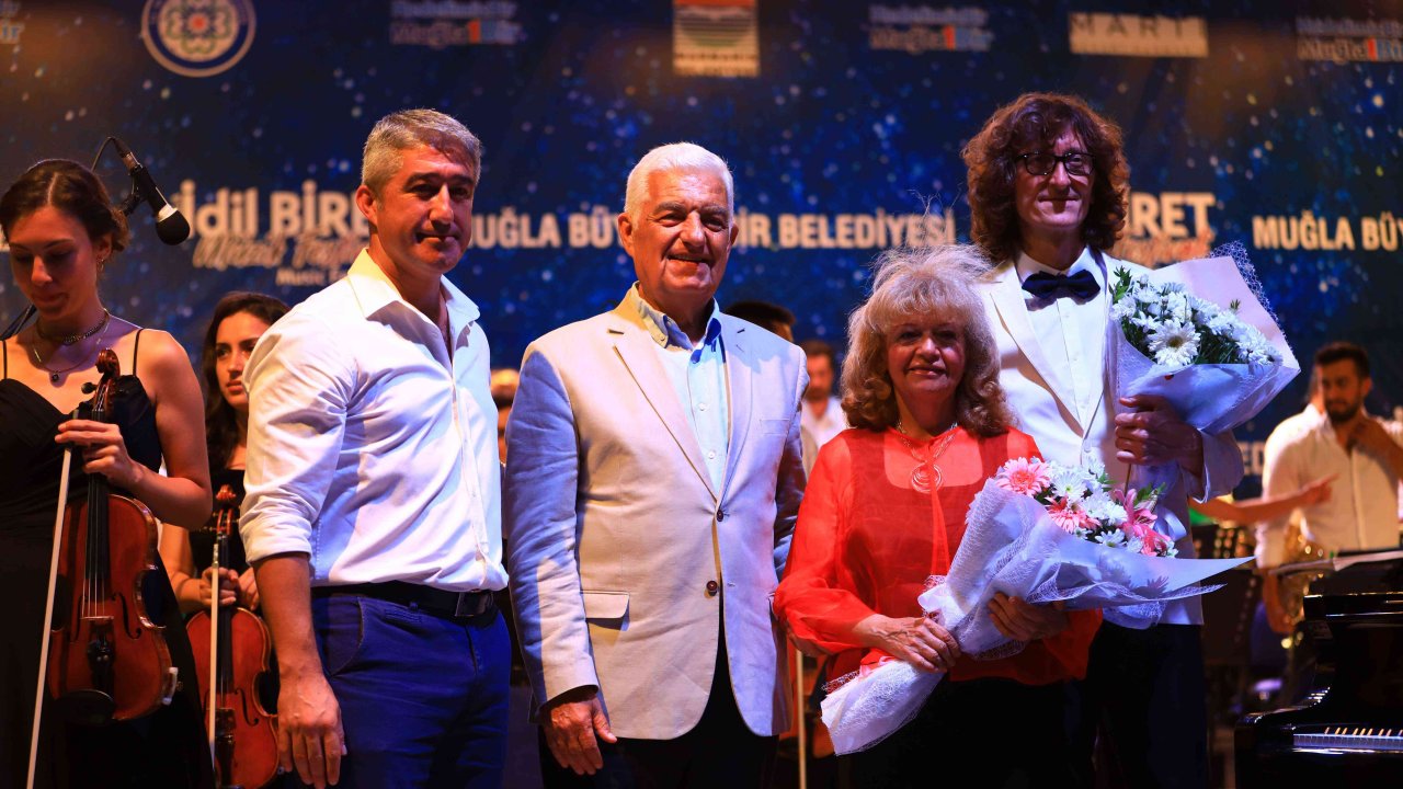 Marmaris’te İdil Biret Rüzgarı Esti