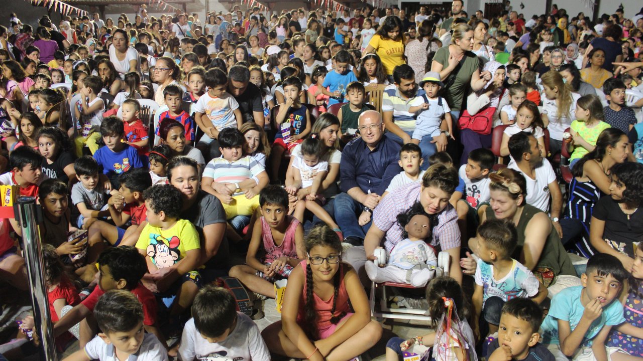 Başkan Gümüş, Çocuklarla Tiyatro İzledi