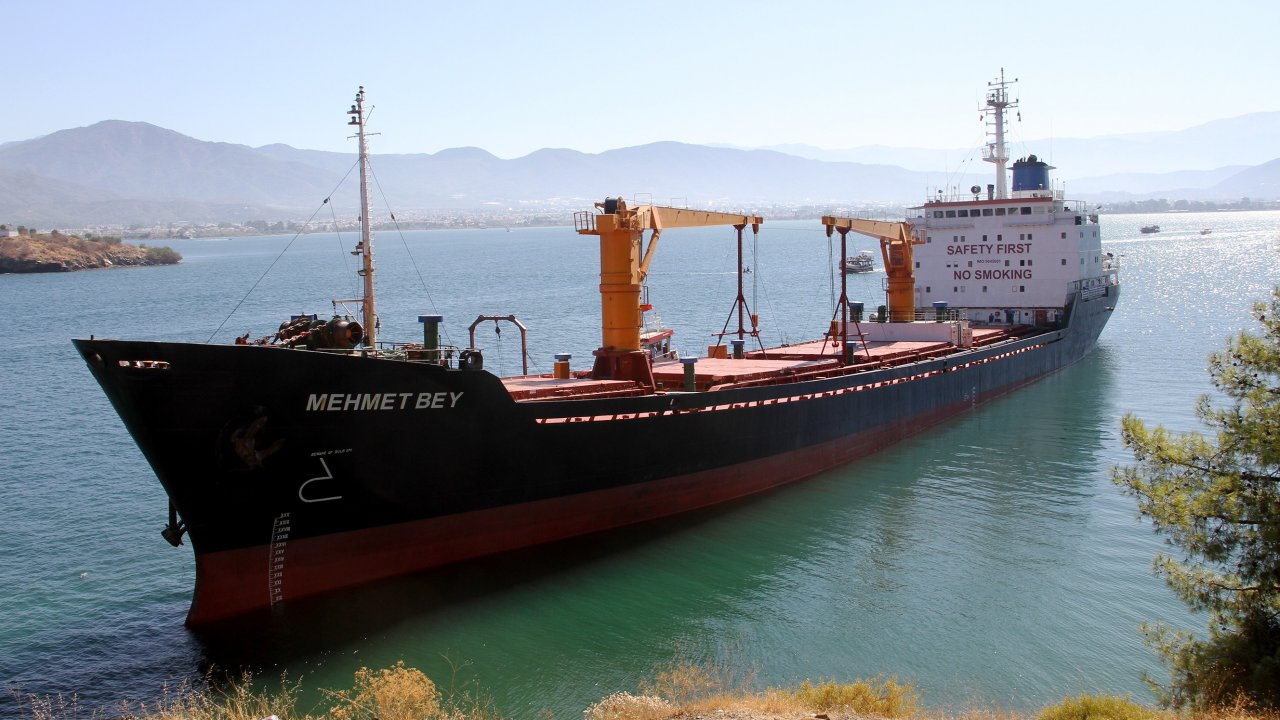 Buğday Yüklü Gemi Fethiye'de Karaya Oturdu