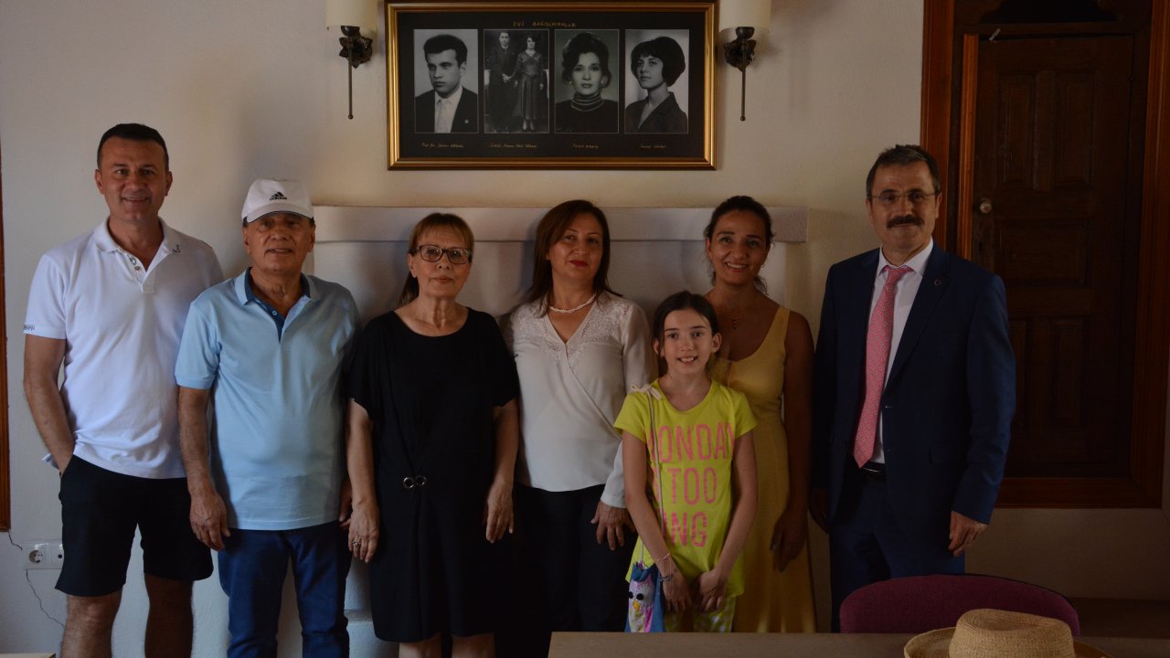 Çeyrek Asır Sonra Üç Kuşak Çiçek Dikti