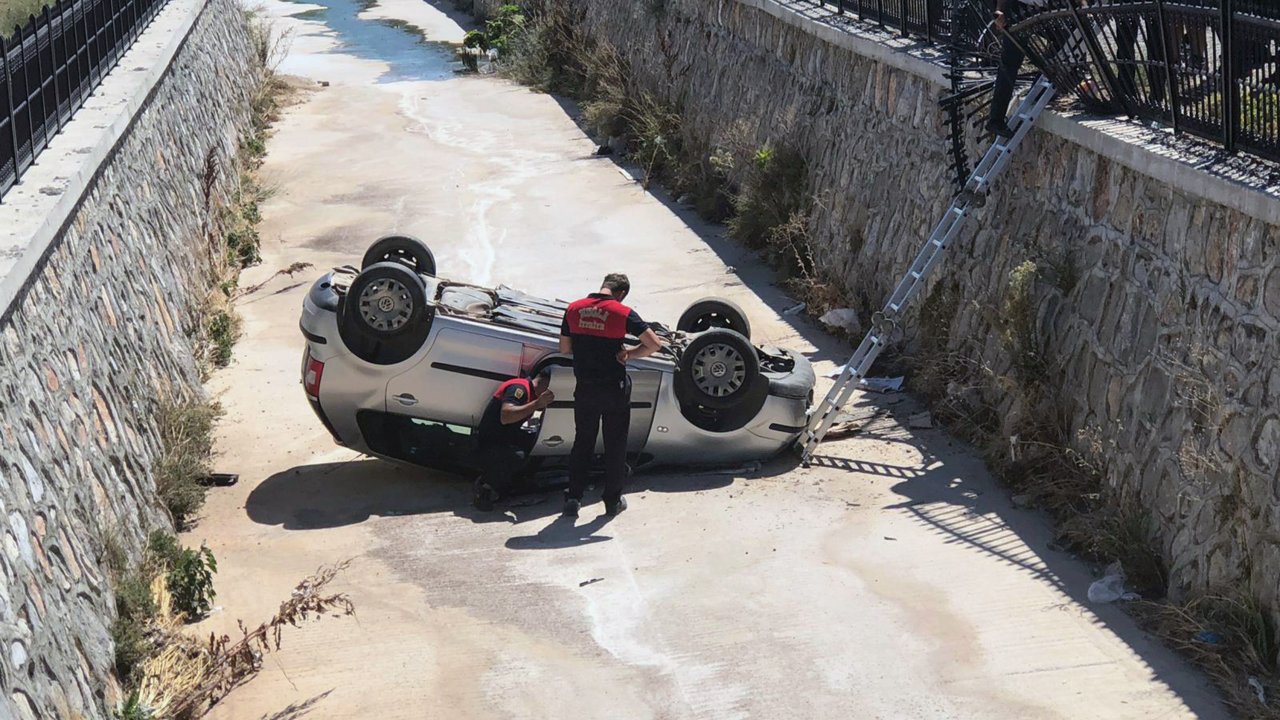 Virajı Alamayınca Kanala Uçtu  