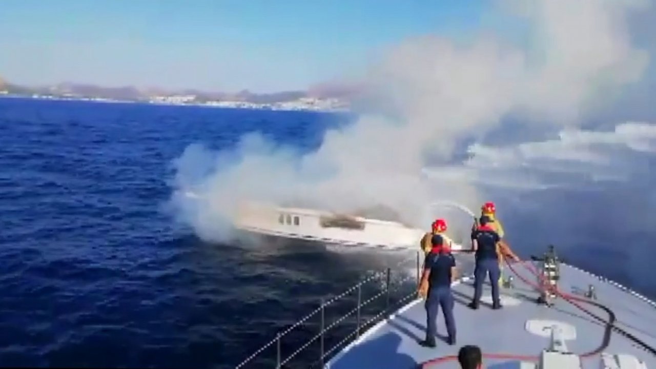 Motor Yat Bir Anda Alev Aldı