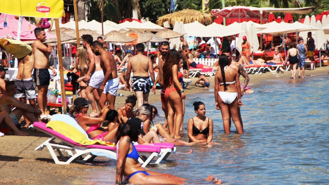 Sahillerde Adım Atacak Yer Kalmadı