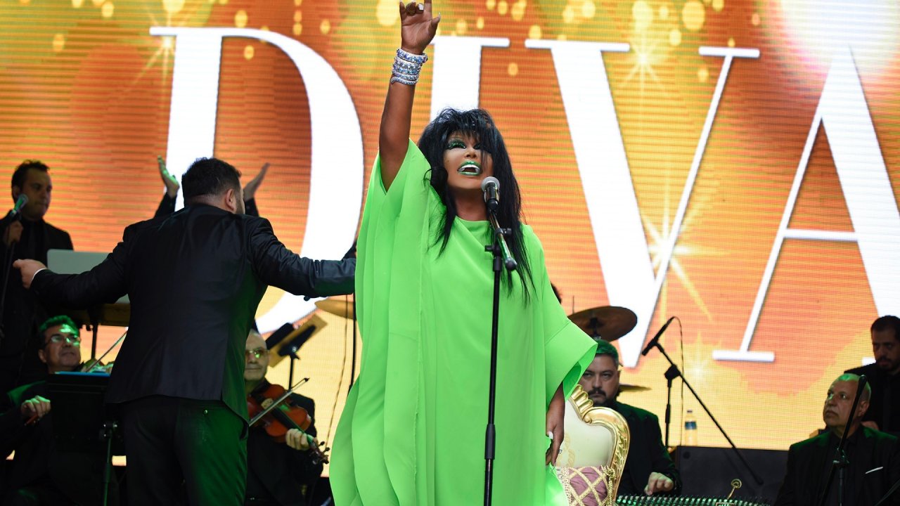 Bülent Ersoy, Orkestraya Çıldırdı