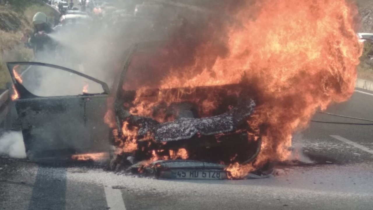 Seyir Halindeki Otomobil Yandı