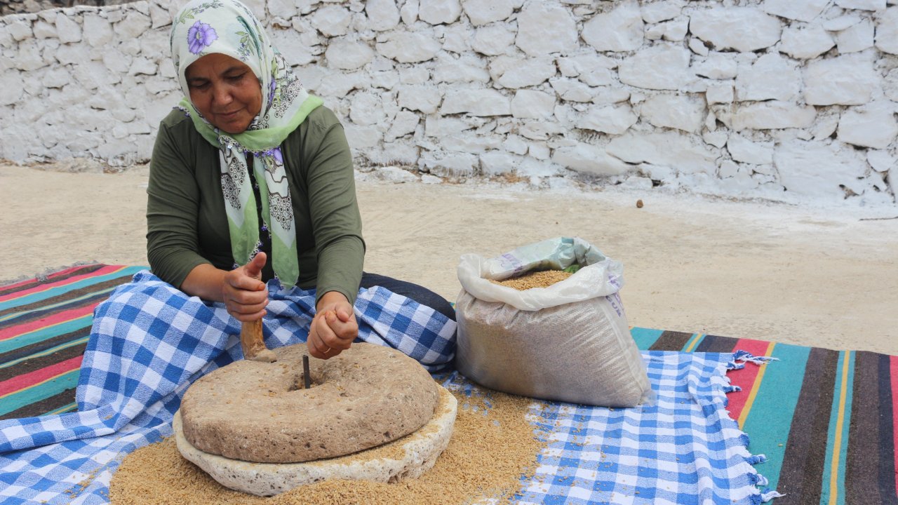 150 Yıllık Taş Değirmenden Bulgur Yapıyor
