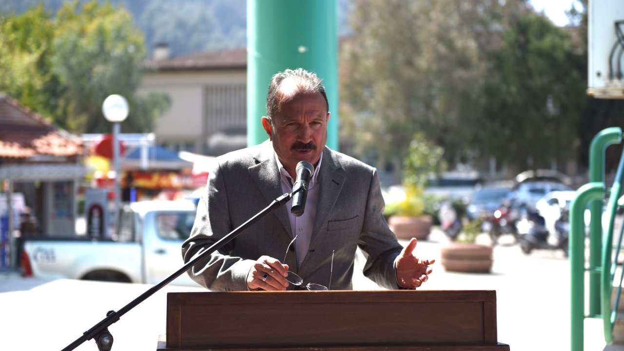 Saatcı; “Sanatçının gözünü siyaset kör ettiyse, o adamdan sanatçı olmaz”