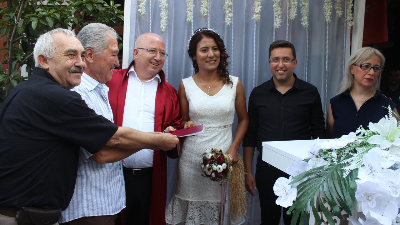 Arasta ’da Nikâh Kıydılar