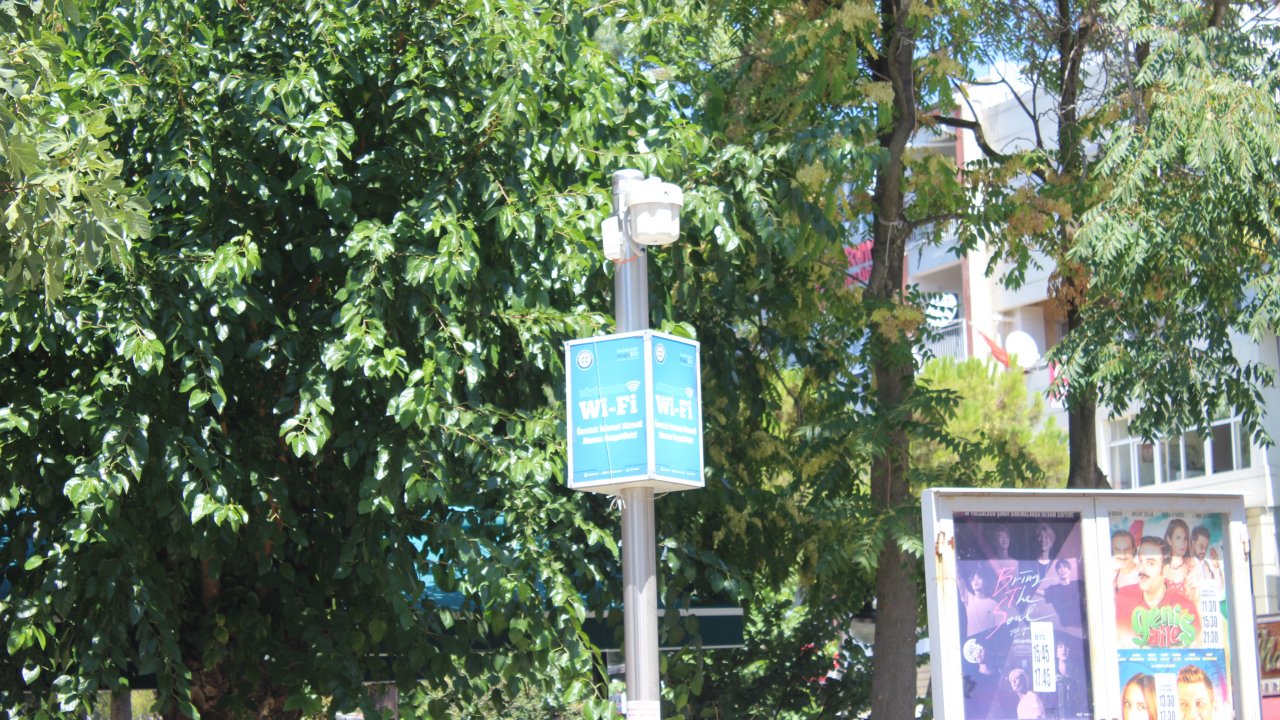 Meydanlarda Wİ-Fİ Cihazı Var Ama İnternet Yok