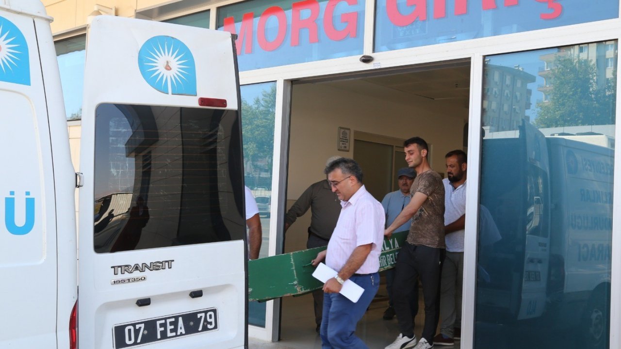 Tatil için Geldikleri Villanın Havuzunda 3 Yaşındaki Çocukları Boğuldu