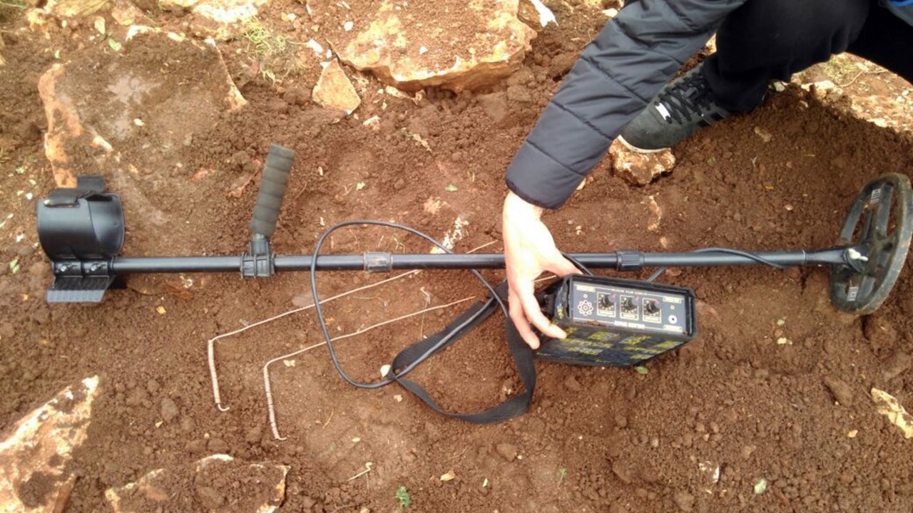 Tarihi mezarı kazarken jandarmaya yakalandılar