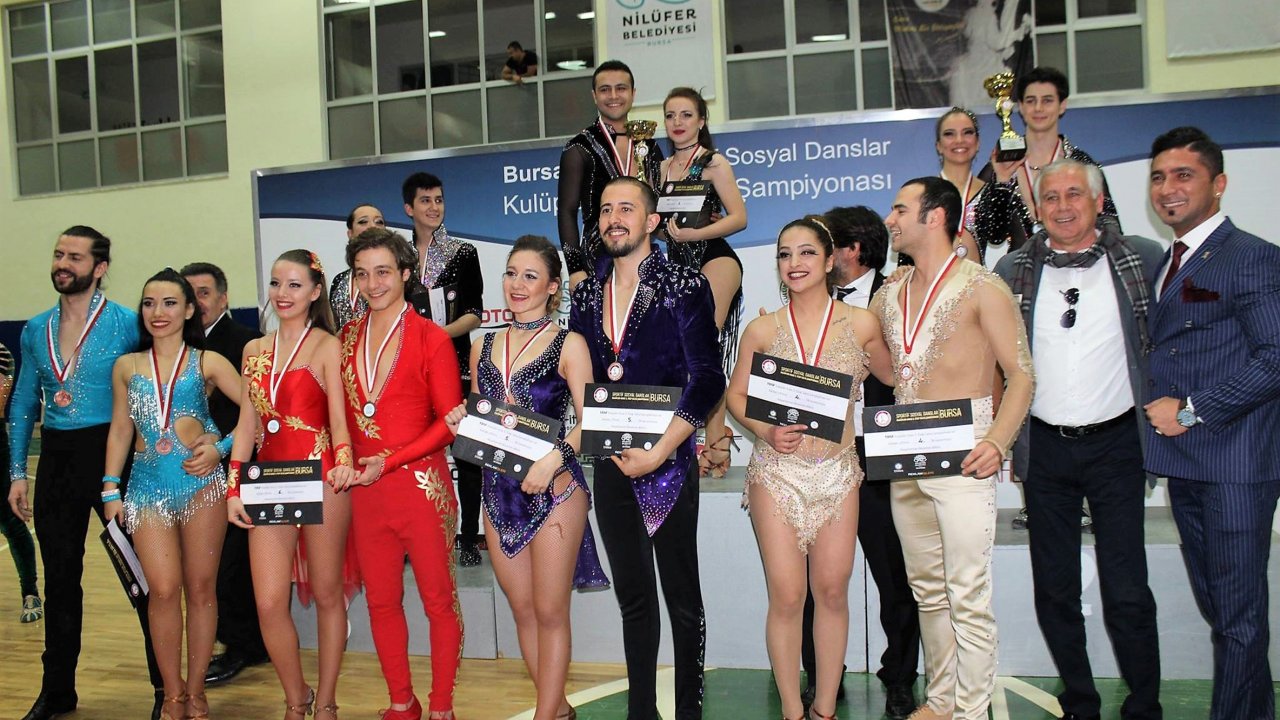 Büyükşehir’in Dansçıları Bursa’dan Dereceyle Döndü