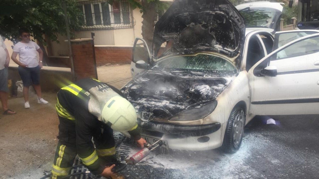 Yanan Araba Kullanılamaz Hale Geldi