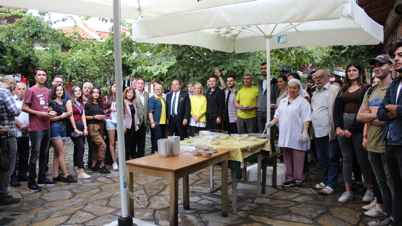 Arasta Esnafı Aşure Etkinliğinde Buluştu