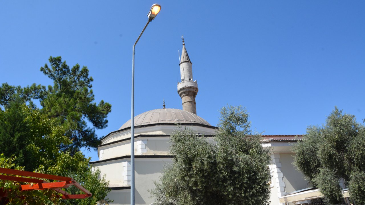 Bu İsraf Ne İçin?