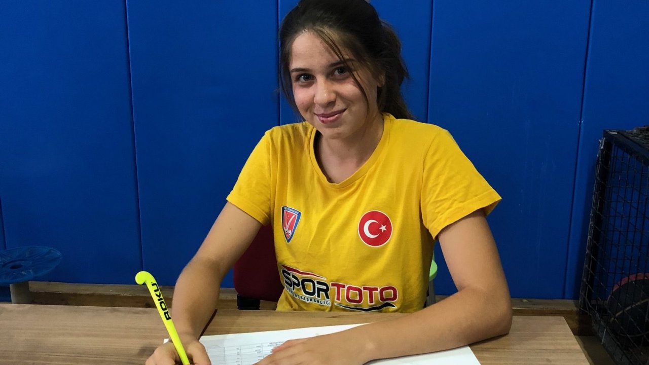 Ege Yıldızları İç Transferde Muğlalı Defans Oyuncusu Sude Nur Kurt İle Anlaştı