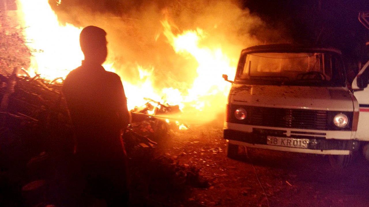 Alevler Aracı Yuttu