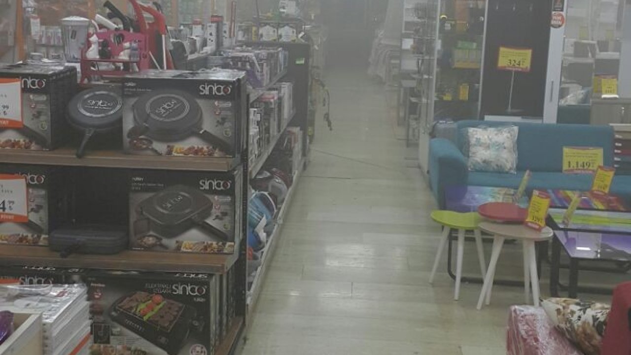 Marmaris'te AVM yangını korkuttu