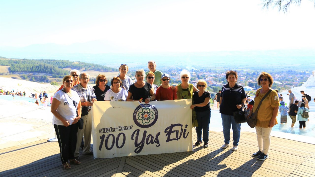 100 Yaş Evi Üyelerine Denizli Gezisi