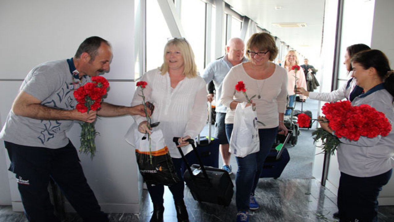 KARANFİLLİ KARŞILAMA