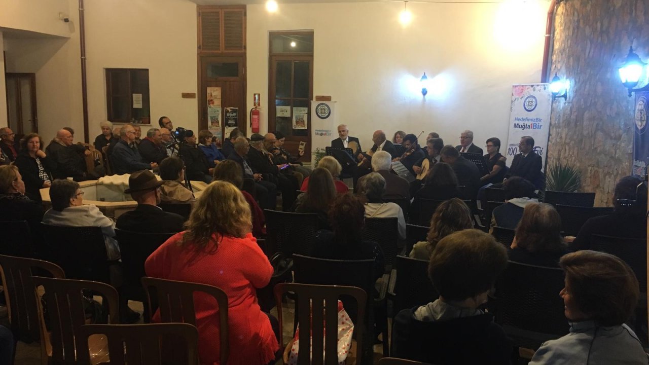 100 Yaş Evi Üyelerine Fasıl Gecesi