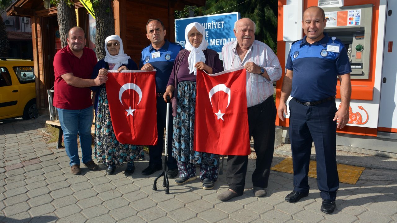 ’Barış Pınarı Harekatı’na’ Türk Bayraklı Destek