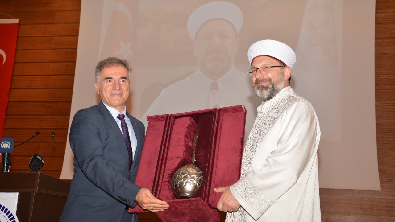 Diyanet İşleri Başkanı Erbaş Öğrencilerle Buluştu