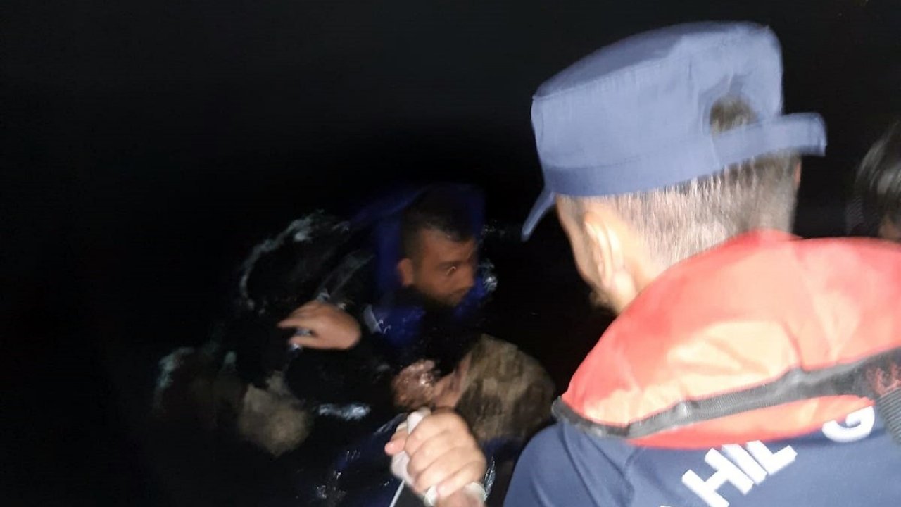 Göçmenleri Taşıyan Bot Battı: 3 kayıp