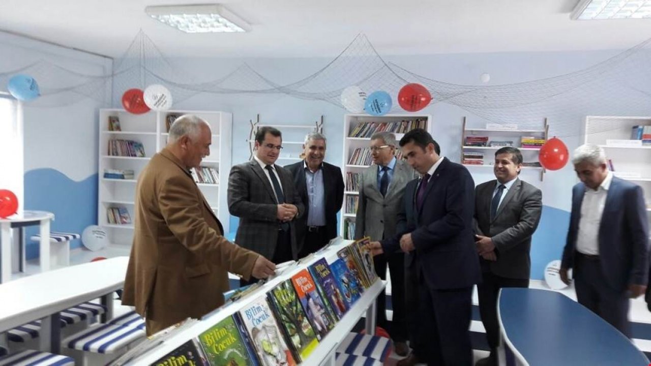 Okulun kütüphanesi hayırsever vatandaştan