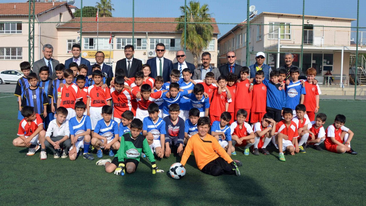 Ortaca’da minikler şampiyonluk için mücadele ediyor