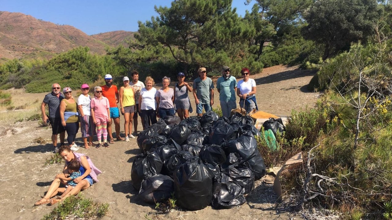Çevre Gönüllüleri Datça'yı Temizlemeye Devam Ediyor