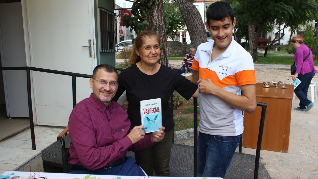 Prof. Dr. Ozan Bahar; “Bu Kitap Göz Yaşları İle Yoğruldu”