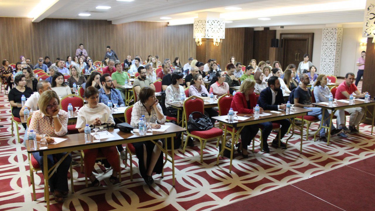 Öğretmenlere Özgüven Eğitimini Özgür Bolat Verdi