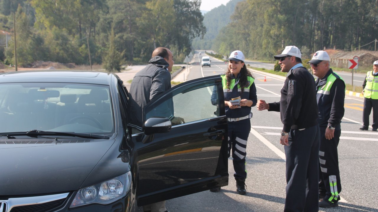 Marmaris'te trafik ekipleri denetimlerini arttırdı