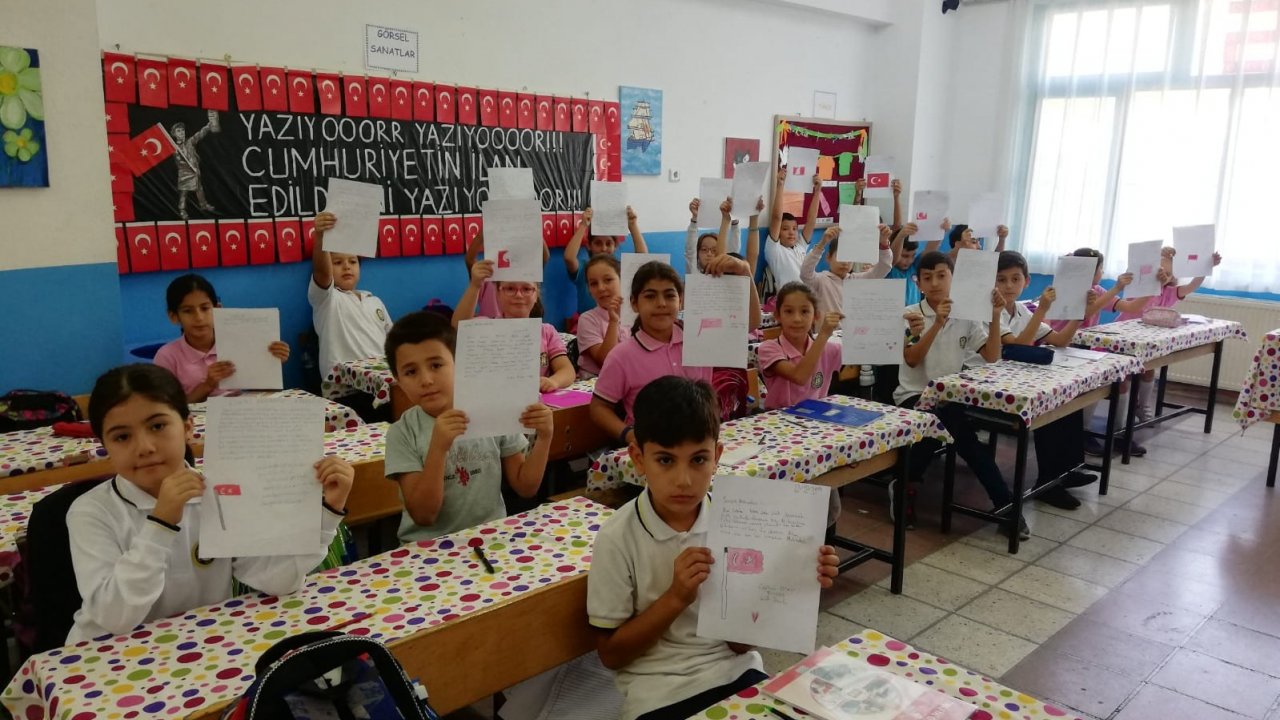 Minik Yüreklerden Mehmetçiğe Mektup