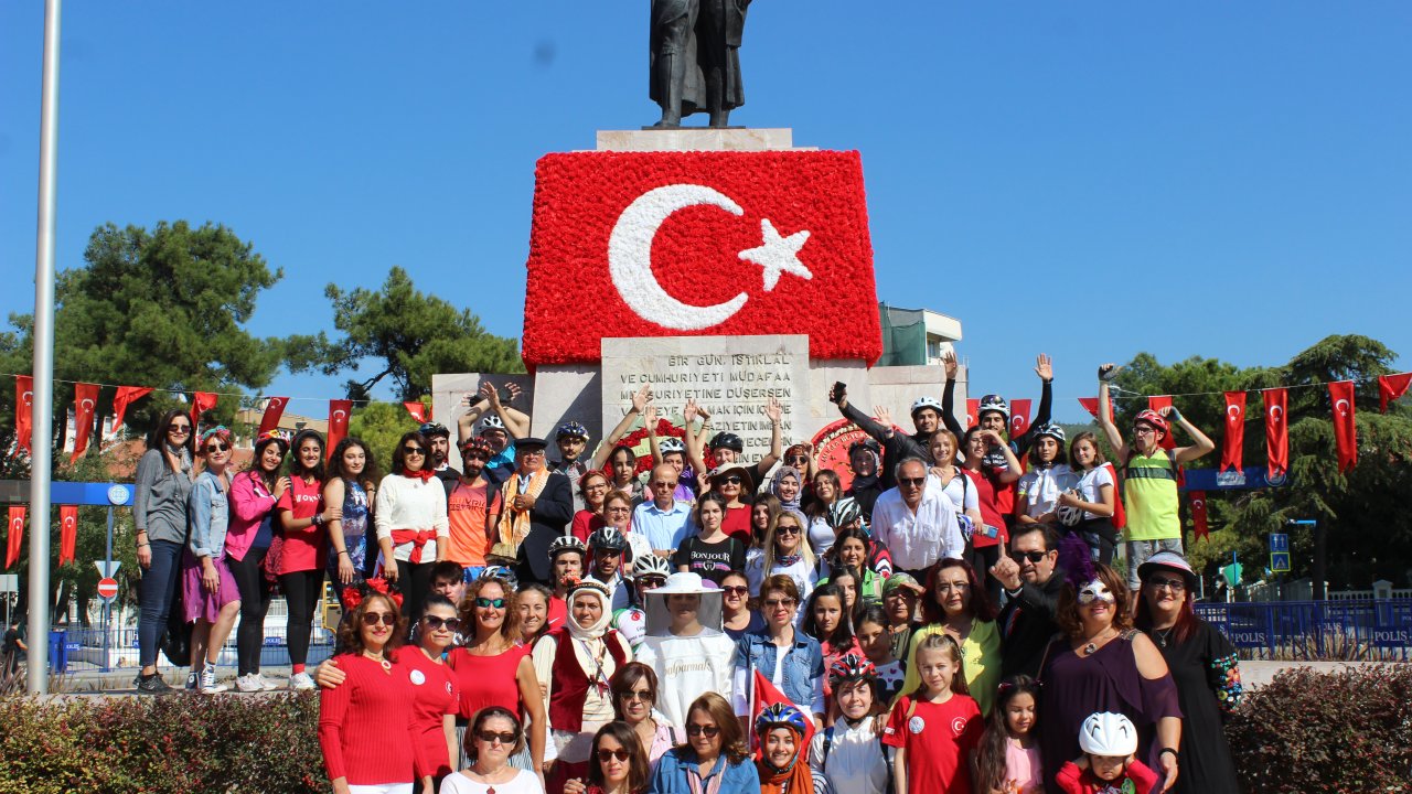 Mor Pedal Derneği, Cumhuriyet Pedalı Çevirdi