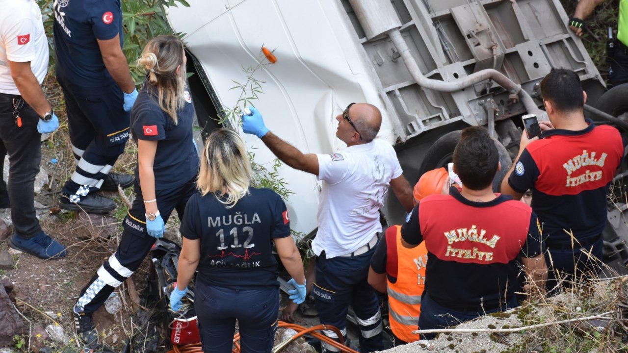 Bayan Servis Şoförü Kalp Krizi Sonucu Kaza Yapmış