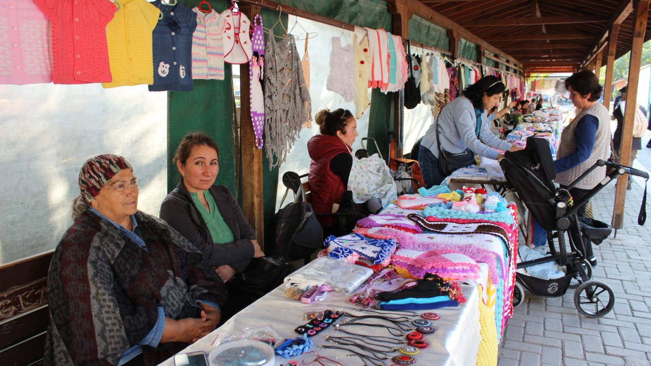 4 Kişi Başlayıp 20 Kişi Oldular, 13 Yıldır El Emeklerini Sergiliyorlar