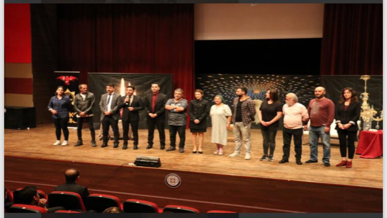 “Pembe Aslında Siyahtır” Oyunu Seyircisiyle Buluştu