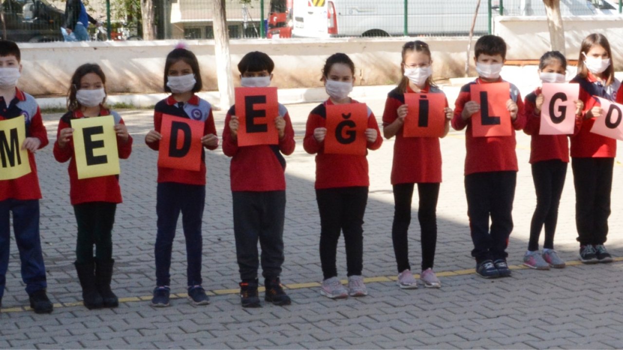 Öğrenciler “Maskeme Değil Gözlerime Bak” Dedi