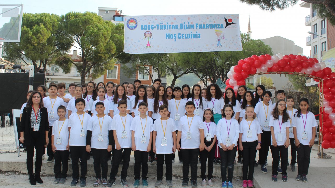 Öğrenciler Bilim Fuarı ile Projelerini Tanıttı