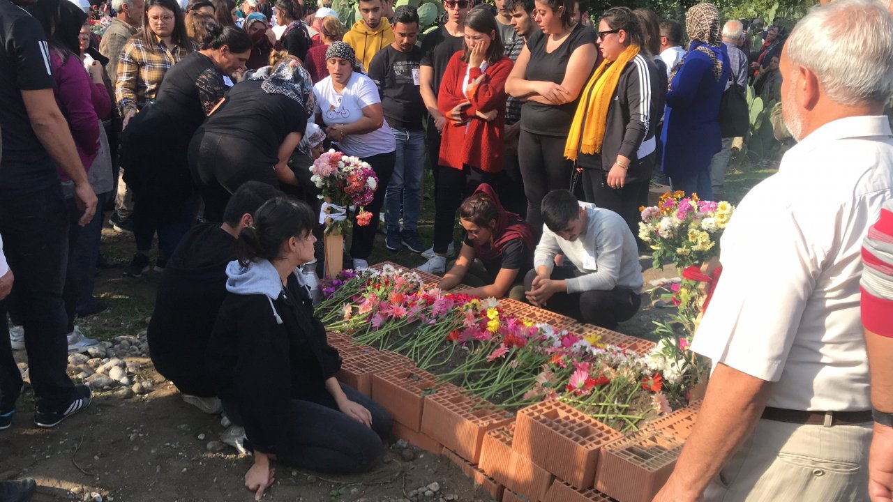 Organları Bağışlanan 19 Yaşındaki Helin Gözyaşları Arasında Defnedildi