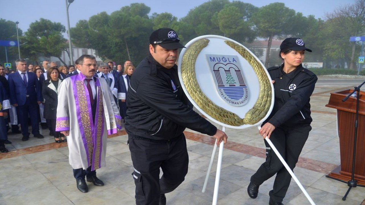 Akademik Açılış Çelenk Sunumuyla Başladı