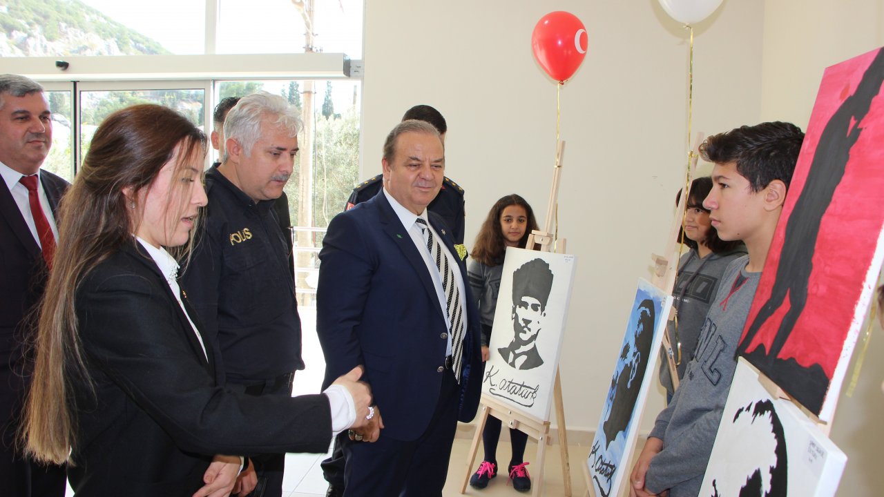 ‘Minik Kalplerde Atatürk Sevgisi’ Sergisi Menteşe Kaymakamlığı’nda Açıldı