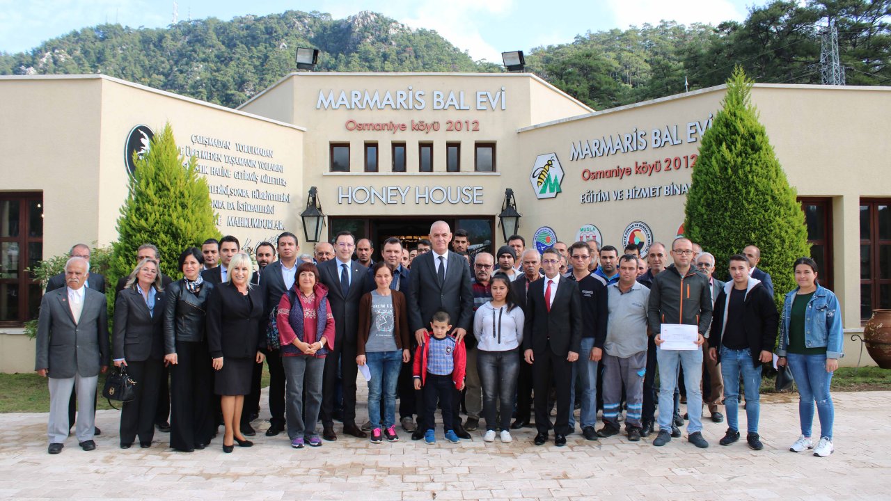 Kursiyer Çiftçilere Sertifikaları Verildi