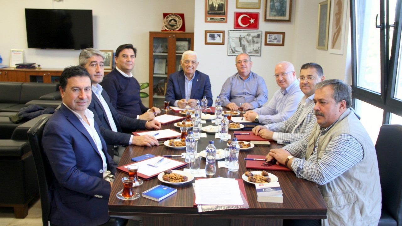 CHP’li Belediye Başkanları, Hizmet İçin Bir Araya Geldi