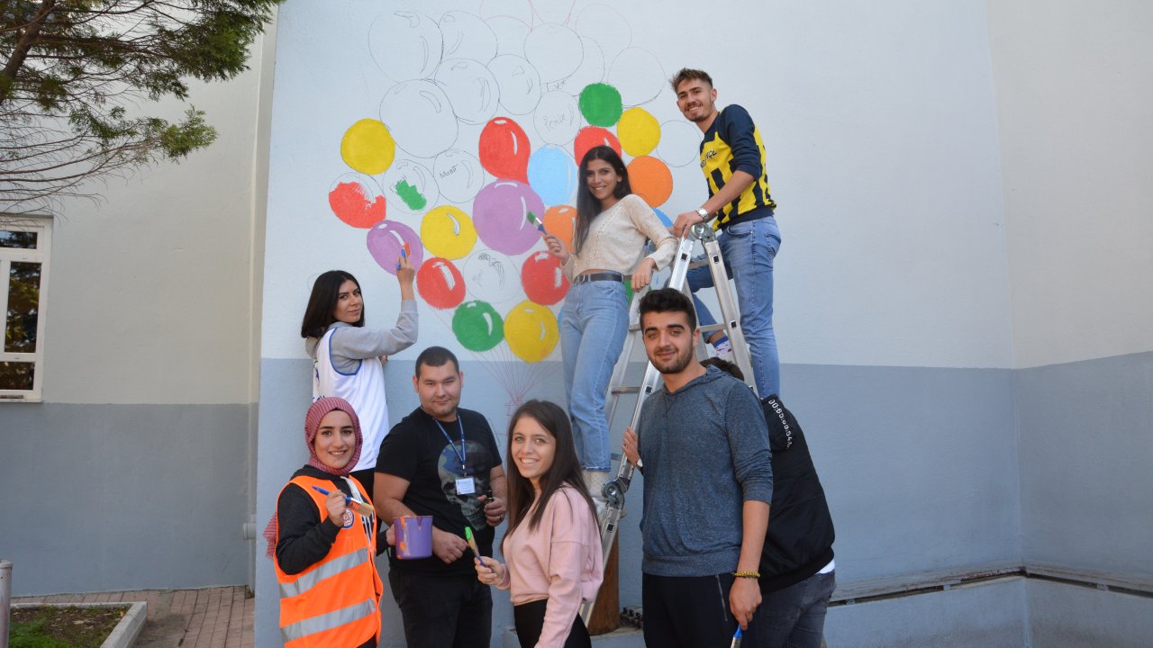 Çocuk Hakları Günü’nde Okul Duvarları Renklendi
