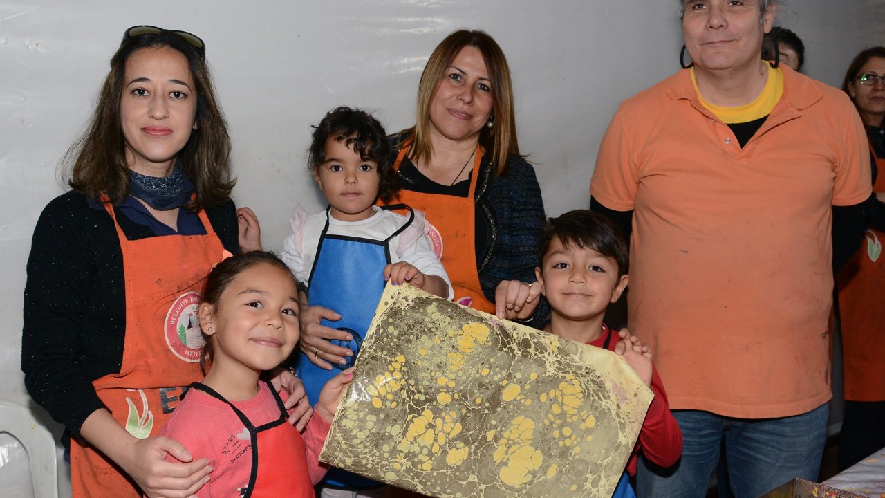 Öğretmenler ve Öğrencilerden Ebru Çalışması